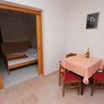 And Mariza רוביני