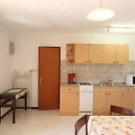 And Mariza בית הארחה רוביני