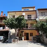 And Mariza בית הארחה