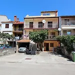 And Mariza בית הארחה