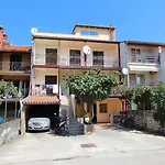 And Mariza בית הארחה רוביני