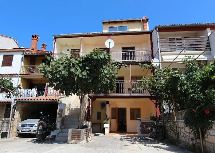 And Mariza Πανσιόν